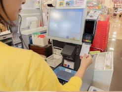 「小銭を出すのが面倒になり…」年収170万円・48歳女性がクレカ明細を見て“血の気が引い”たワケ