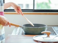 「かさ増しにも使えてレパートリーも豊富」世帯年収550万円・25歳主婦が欠かせない節約食材