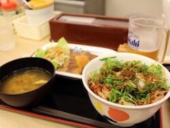 「年12回も無料で注文できる」56歳女性が15年以上保有する外食系株主優待