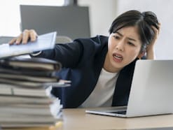 夏ボーナス60万円も「ここ3カ月、休んでも疲れが取れない。異動前のほうがよかった」40代女性の葛藤