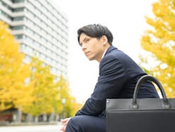 夏ボーナス80万円「似た業務で年収200万円高い企業を知り、転職が頭をよぎる」20代正社員男性の本音