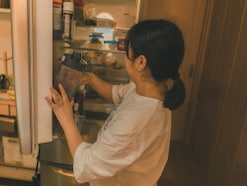 「図々しすぎる……」夫が実家で目撃した“衝撃の光景”。泣いて土下座した義妹の言い分とは