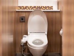 Q. 「公衆トイレのウォシュレットは感染症リスクが高く危険」って本当ですか？