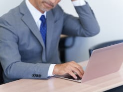 市役所勤務60代男性の夏ボーナス30万円「半分になった。再雇用といっても仕事は同じ！ 」
