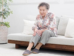 月の年金11万円「夏場は冷房の効いたイオンモールで数時間過ごす」73歳女性の老後ひとり暮らし