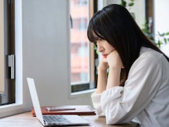 「弟と手取りが一緒だった。国に取られるだけなら頑張りたくない」20代女性の夏ボーナス80万円予想