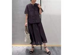 「3首見せ」できゃしゃな印象をプラス! 暑い日もすっきり見えがかなう「40代のセットアップ」コーデ