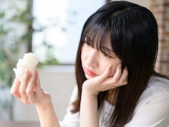 Q. 夏バテのせいか食欲が全くわかず、体重が2kg減りました。病院に行くべきでしょうか？