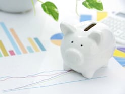  定期預金は一度に預ける？ 時期を分けて預ける？ 元銀行員が解説