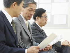 退職日を1日早めるだけで得をする? 年金と失業手当を“同時受給”できる仕組みとは