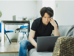 「利益は2800円。あと1日待てば2万円増えていた」41歳男性が我慢できずに売った2銘柄