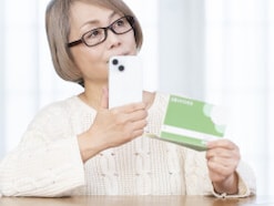 「年金支給月に20万～30万円を定期へ」現金8割が理想・65歳女性の預け方