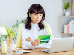預貯金1200万円「50万円たまったらゆうちょへ。委任状を書ける間は息子に出金も頼める」55歳女性の備え