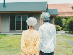 「固定資産税が月3万円。水道光熱費が月5万円。敷地と家が広いので痛い」70歳男性の老後収支