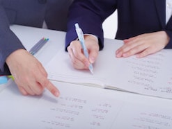 「塾講師のアルバイト。精神的な若さを維持できている」70歳男性の年金以外の収入