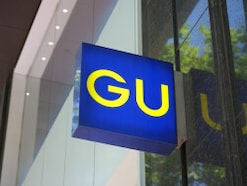 【GU】2990円なのに高見え! ジャケット感覚で羽織れる「ツイード風カーデ」でつくる大人の秋コーデ