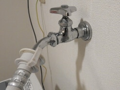Q. 洗濯機の「水栓」を開けっ放しにするのは“NG”？ もう手遅れになっている劣化サインは？
