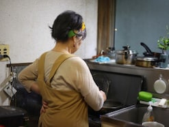 「毎日の食事はしっかり食べさせてあげたい」けど食費は抑えないといけない…50歳子育て世帯の節約事情