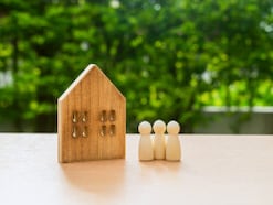 年金収入が92万6500円以下なら、年金生活者支援給付金をもらえるのですか?