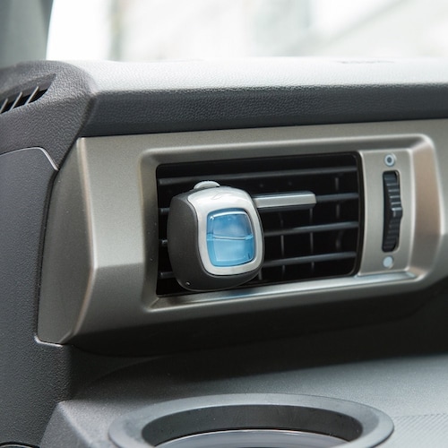 「エアコン取り付けタイプ」は風に乗って車内の隅々まで香りが届く