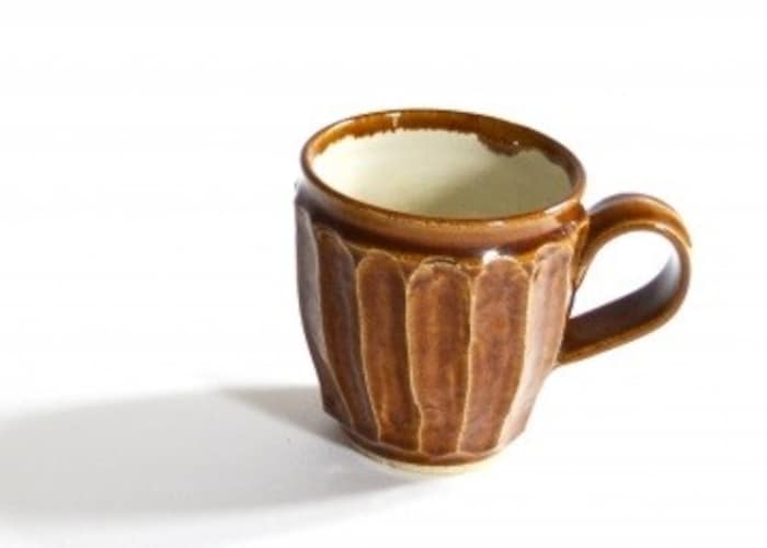 陶器のマグカップ