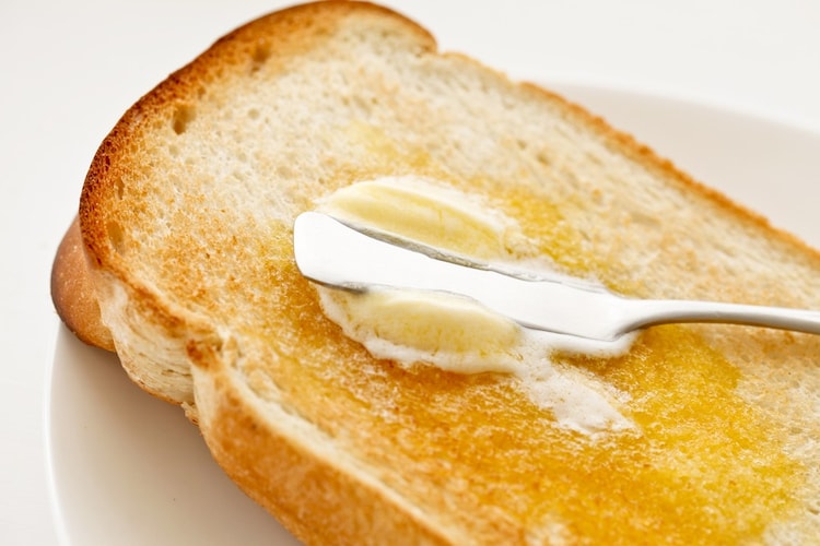 バターとマーガリンの違いとは？