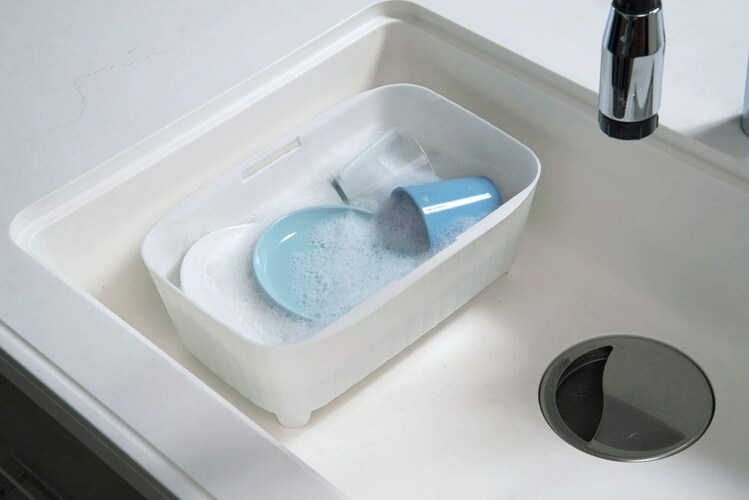 2:漂白剤を水で薄めた液を作り、まな板を浸す