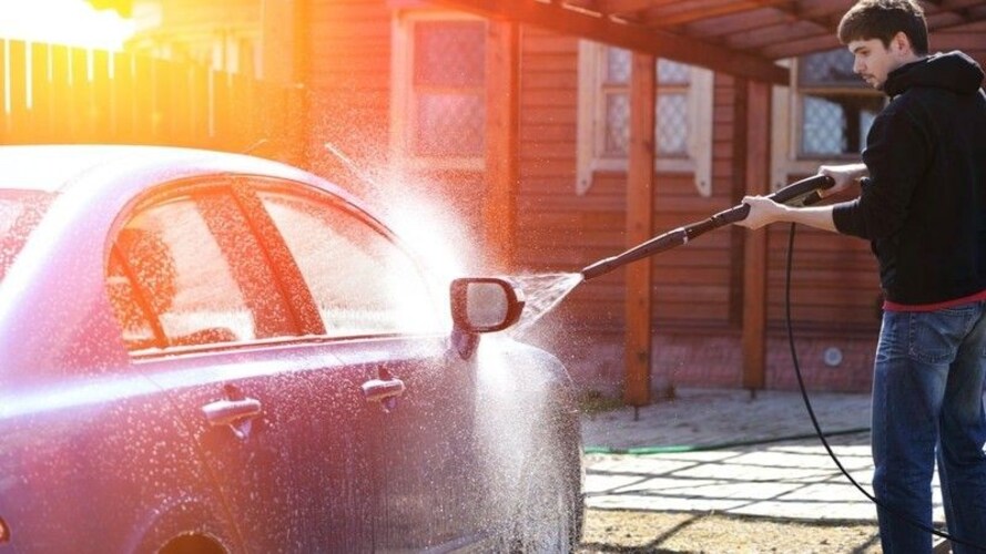 その他の洗車道具も活用して綺麗な愛車を保とう!