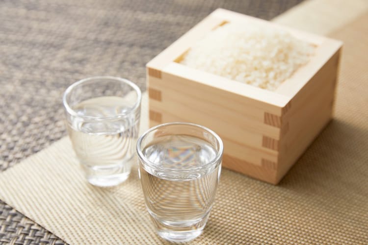 素材1｜日本酒の色を楽しむ涼しげな「ガラス製」