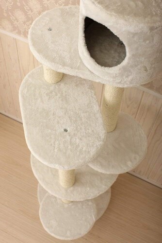 材質|ふかふかのタワーは猫ちゃんが登りやすく快適