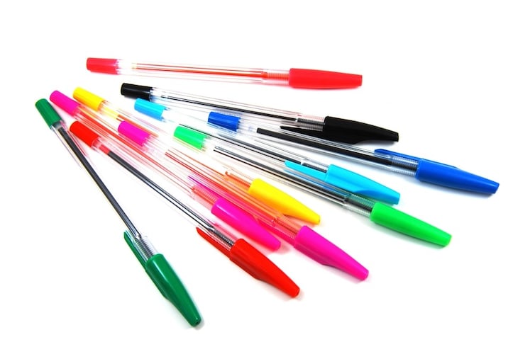 水性ボールペン｜書きやすさと豊富なカラーバリエーションが特徴
