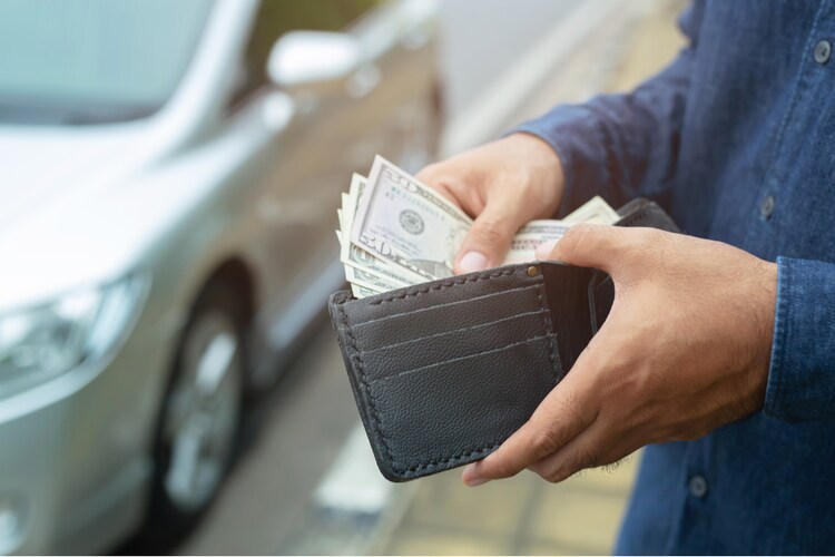 カーナビの取り付けを業者に頼む場合の工賃