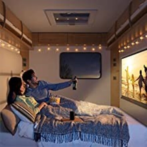 画面の明るさ|1000~2000lm程度あると暗い部屋でも映像が見やすい