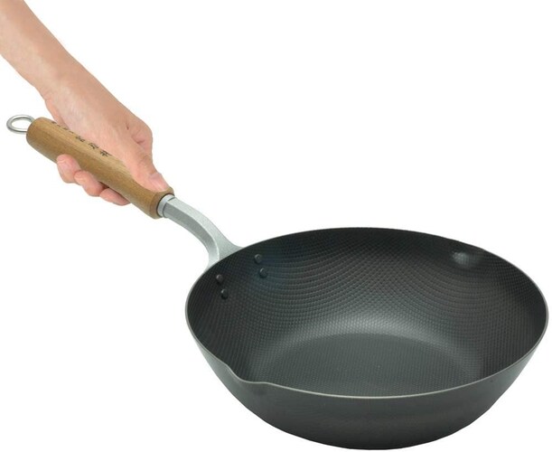 重さ|片手で扱える「600〜700g」がおすすめ!