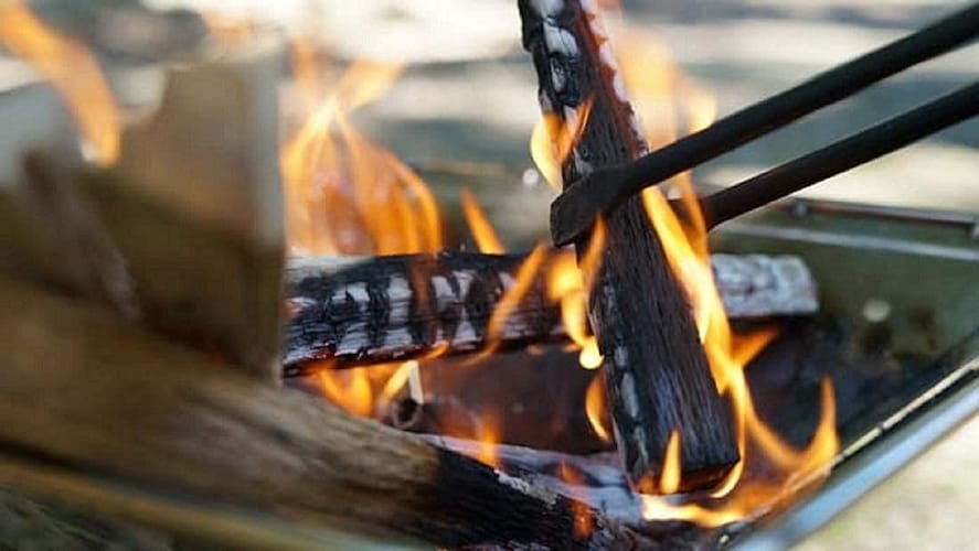 炭用｜焚き火や薪を掴むために必要、調理と兼用できるマルチタイプも