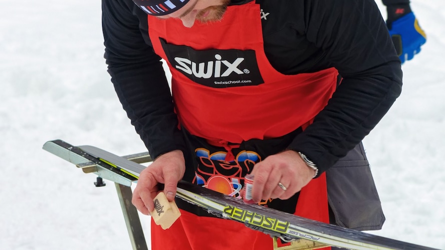スキー・スノーボード用ワックスの塗り方