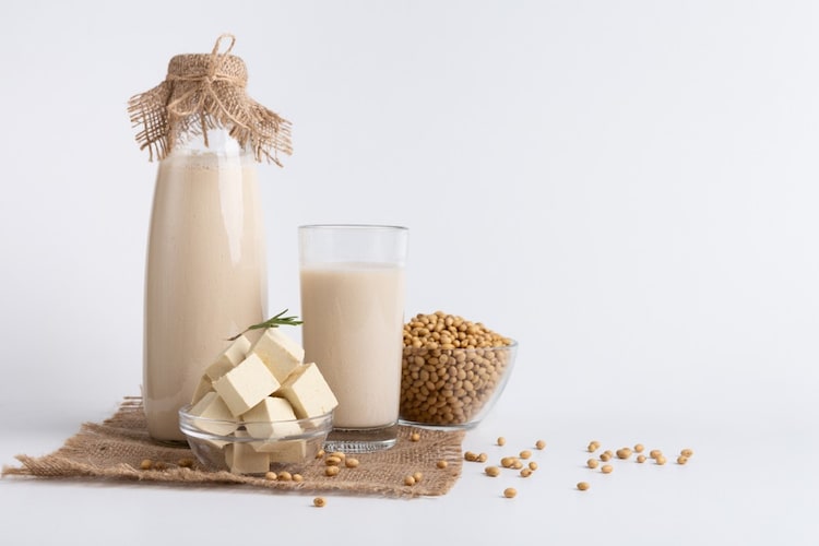 乳製品でお腹をこわしやすい子や植物性のものなら「ソイプロテイン」