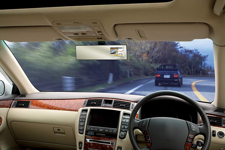 車内のルームミラーに取り付ける「ミラー型」
