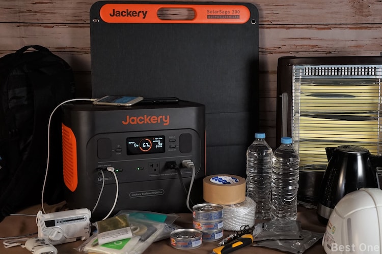 Jackery ポータブル電源 1500 Proに繋いだハロゲンヒーターや防災グッズ