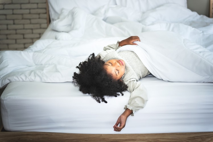安全面｜寝返りで落ちる心配のある子どもはロフトと二段ベッドを避けて