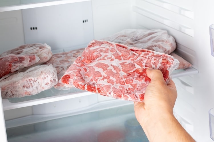 冷凍の肉や魚を切りやすくするなら「半解凍」
