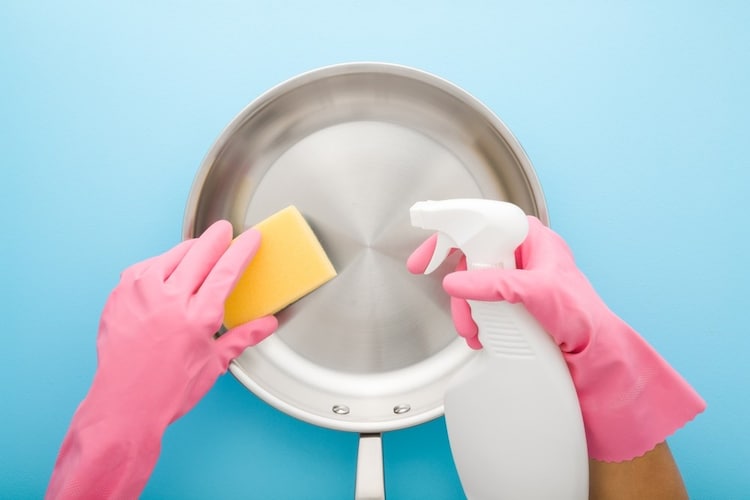 食器洗い洗剤とスポンジで洗えてお手入れ簡単