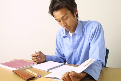 生命保険の見直し誰に相談する?　生命保険の専門家を見分ける方法