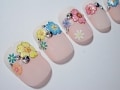 カラフルフラワーで彩る定番フレンチネイル