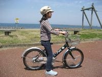 サドルは両足がしっかりと地面につく位置まで下げる！