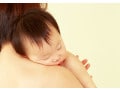 赤ちゃんのゲップの出し方や抱き方コツ！新生児育児