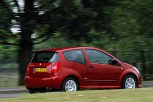 女性に似合うおしゃれなコンパクトカーが登場　シトロエンＣ２の実用性チェック