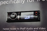iPodの動画が見られる1DINレシーバー登場！