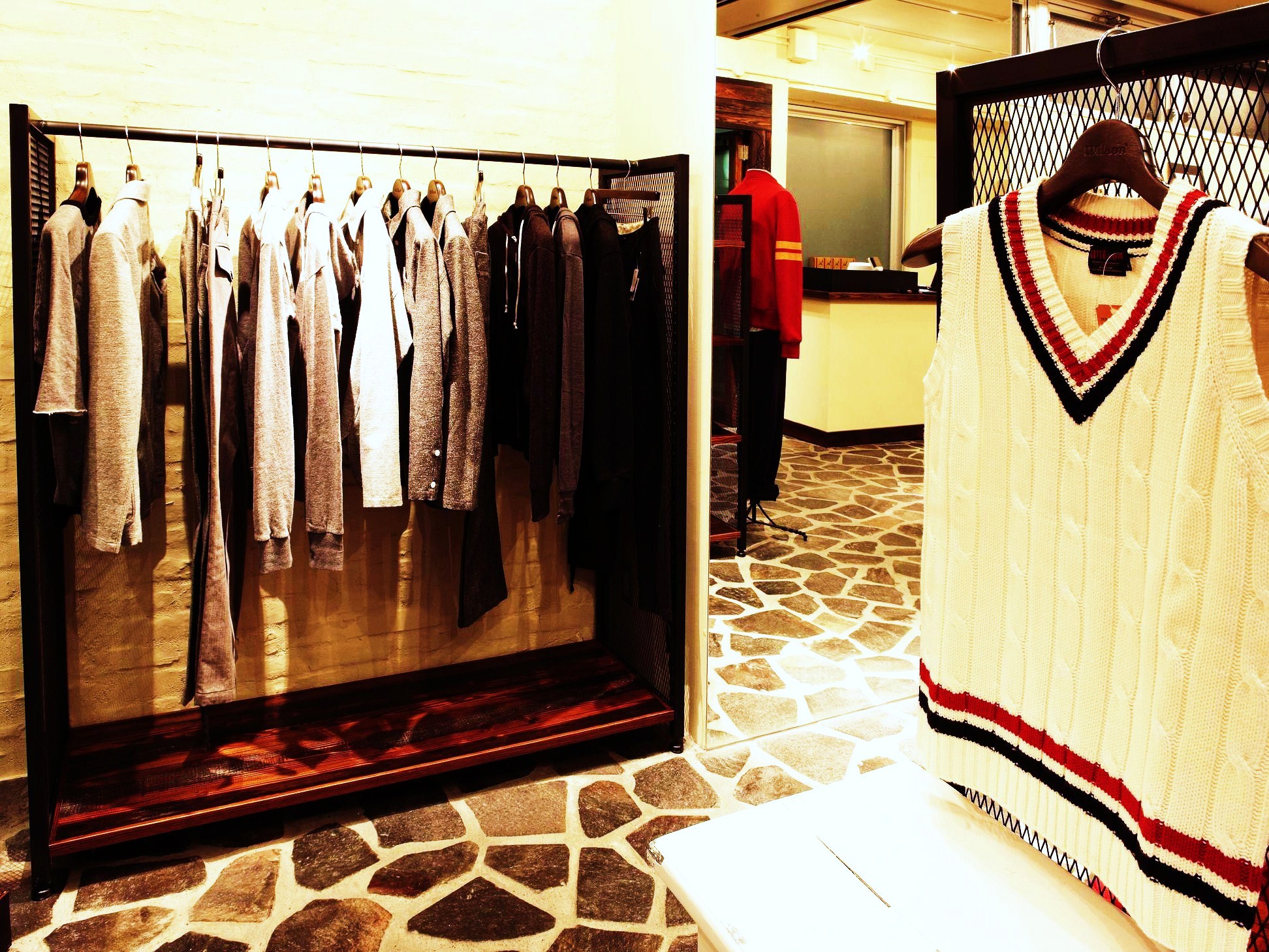 Wilsonのウエアが勢揃いする新ショップ