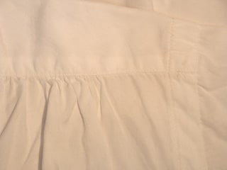ヨーク下のサイドギャザー